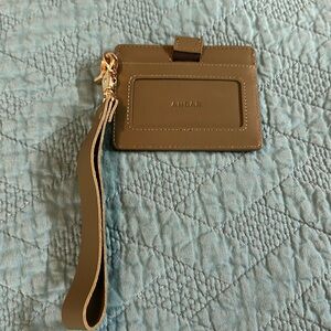 Andar wristlet